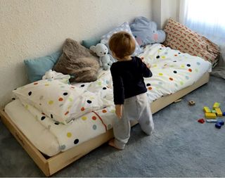 Cama Montessori infantil de madera