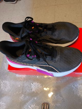 Zapatillas Puma Negras y Moradas