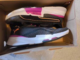 Zapatillas Puma Negras y Moradas