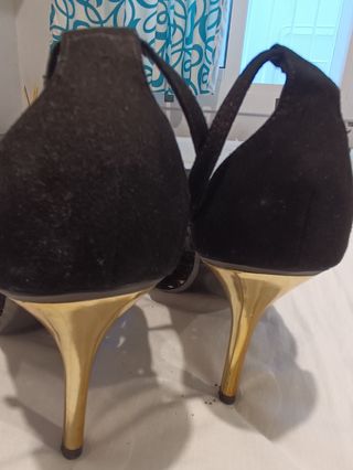 Sandalias Zara Basic negras y doradas