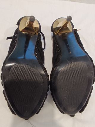 Sandalias Zara Basic negras y doradas