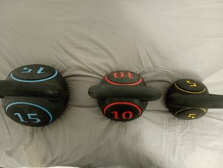 Pesas rusas 5-15 libras + Rueda abdominal + lastre