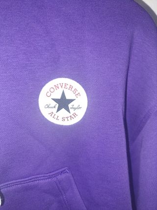 Sudadera Converse morada con capucha
Sin estrenar