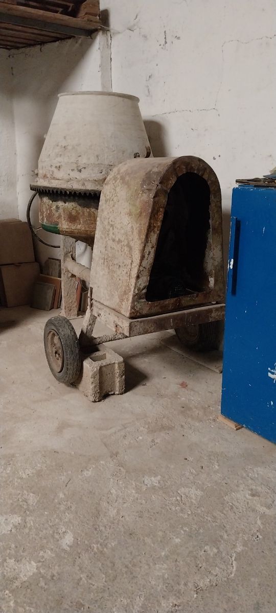 Hormigonera vendo o cambio por algo que me interes