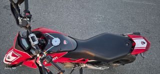Ducati Hypermotard 1100 roja