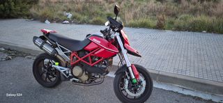 Ducati Hypermotard 1100 roja