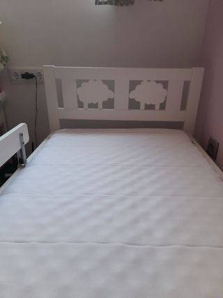 Cama infantil blanca nubes con colchón