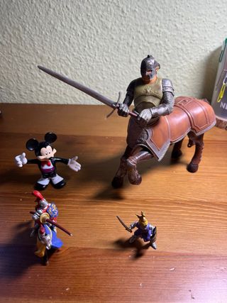 Figuras Juguetes: Minotauro, Mickey, Caballeros