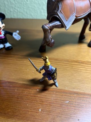 Figuras Juguetes: Minotauro, Mickey, Caballeros