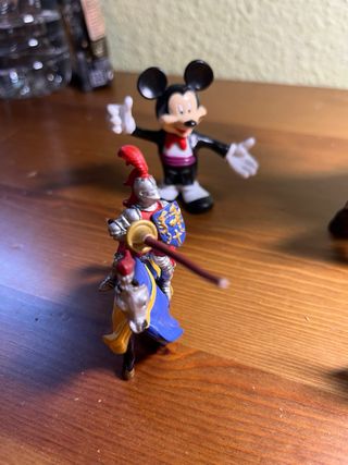 Figuras Juguetes: Minotauro, Mickey, Caballeros