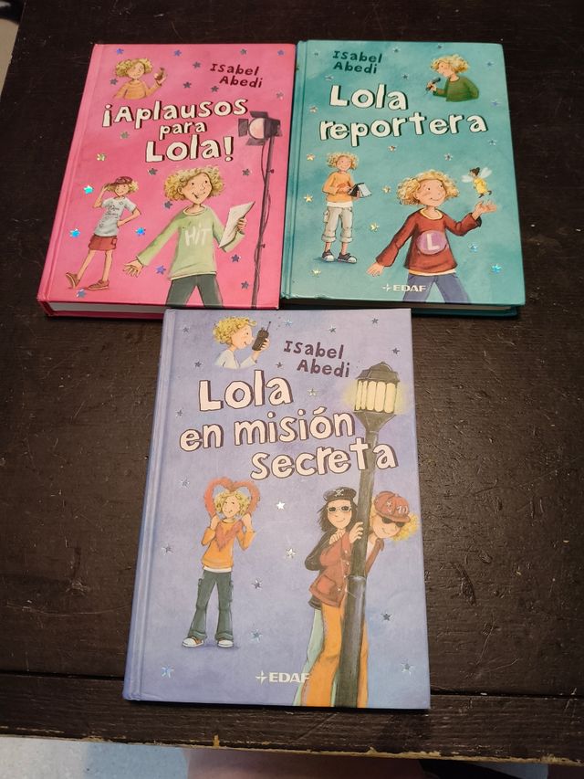 Libros juveniles Lola reportera ,por 4€ unidad