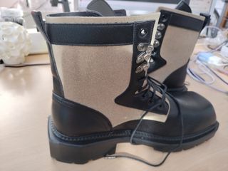 Botas altas beige y negras