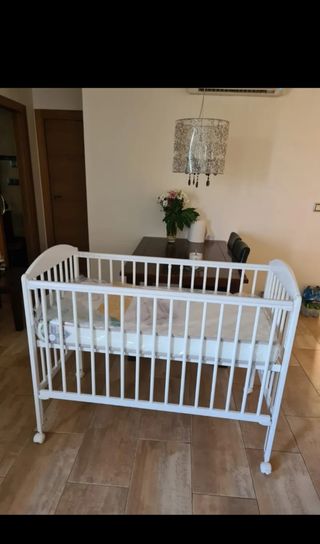 Cuna bebé blanca con colchón