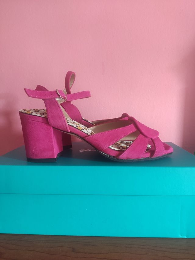 Sandalias tacón rosa fucsia
