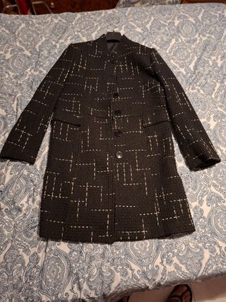 Abrigo negro y plata