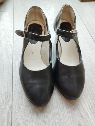 Zapatos flamenco niña -talla 34. Es talla 34