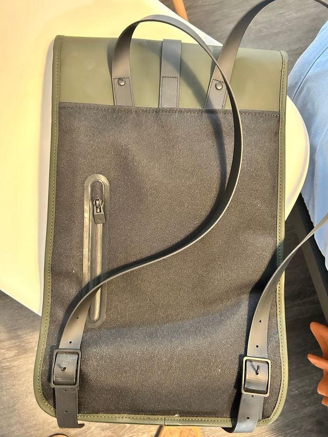 Mochila Rains verde oliva