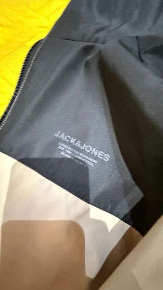 Chaqueta Jack & Jones beige-negra