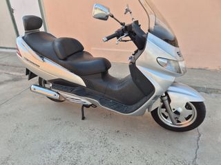 Suzuki Burgman 250 - Scooter