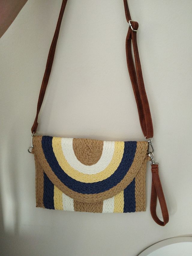 Bolso de rafia solapado