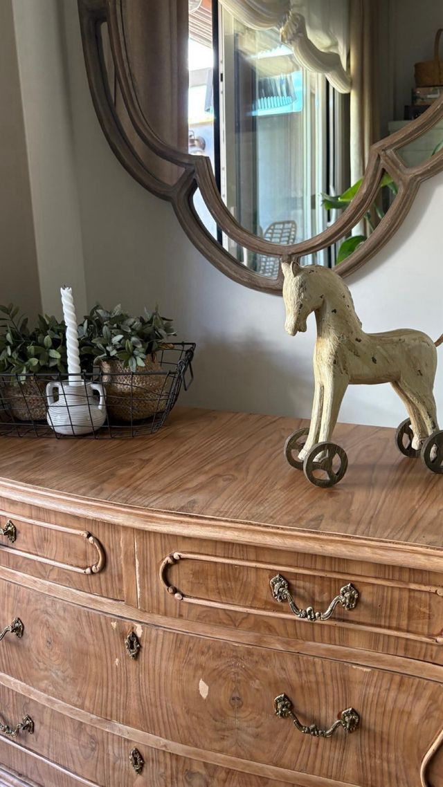 Cómoda madera estilo antiguo