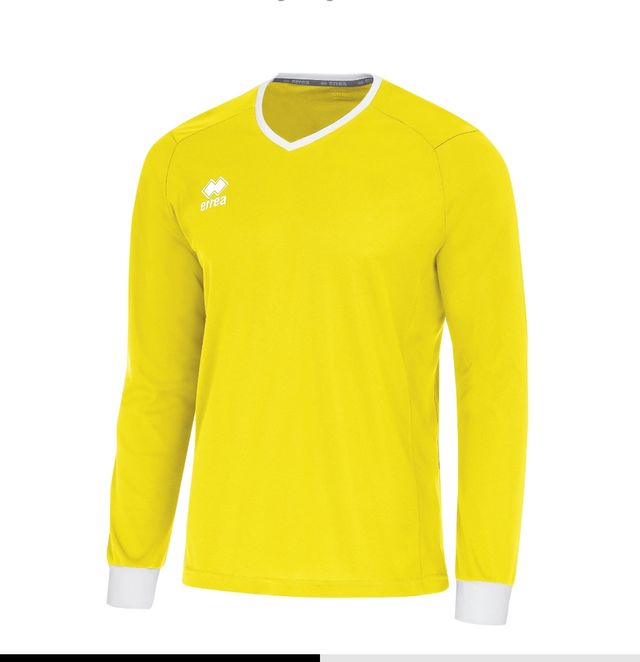 Camiseta Errea de manga larga multideporte.