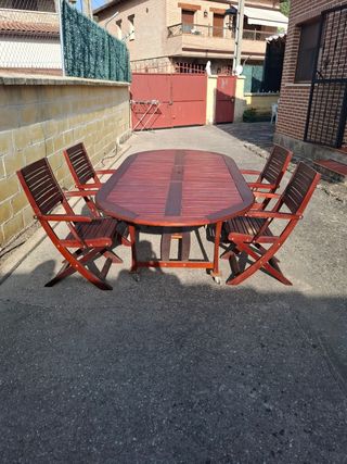 Mesa + 4 sillas jardín de madera.