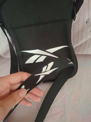 Bandolera Reebok negra