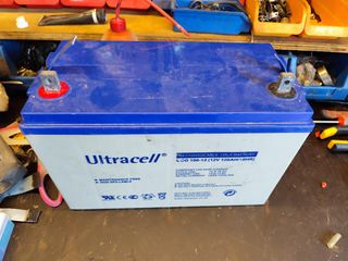 Batería Ultracell AGM y acido