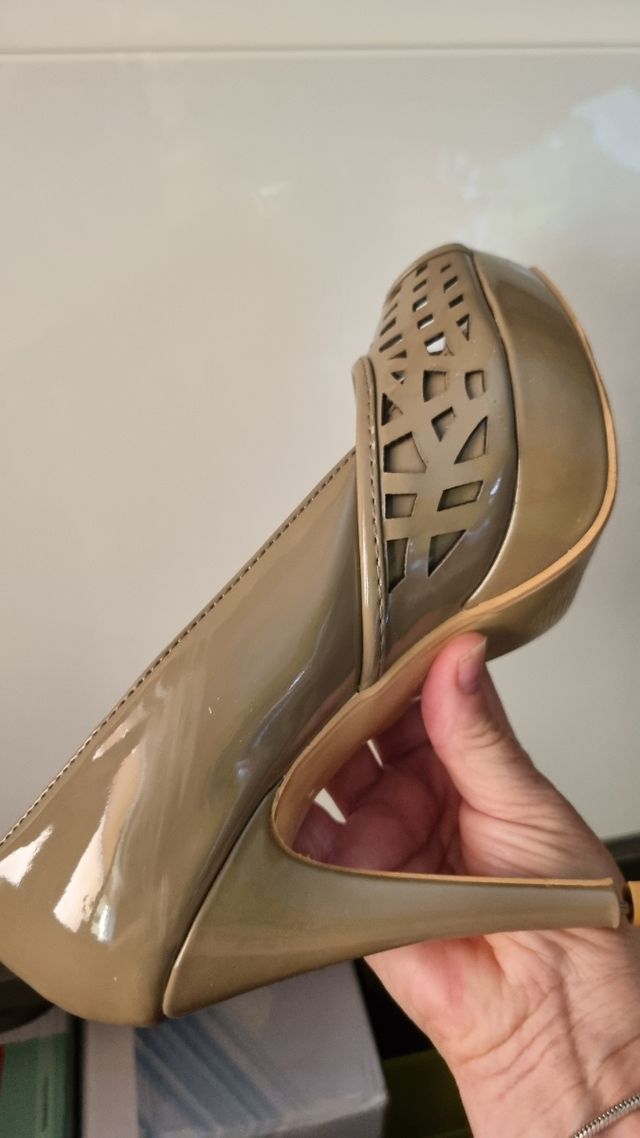 Tacones beige oscur talla 37 38
