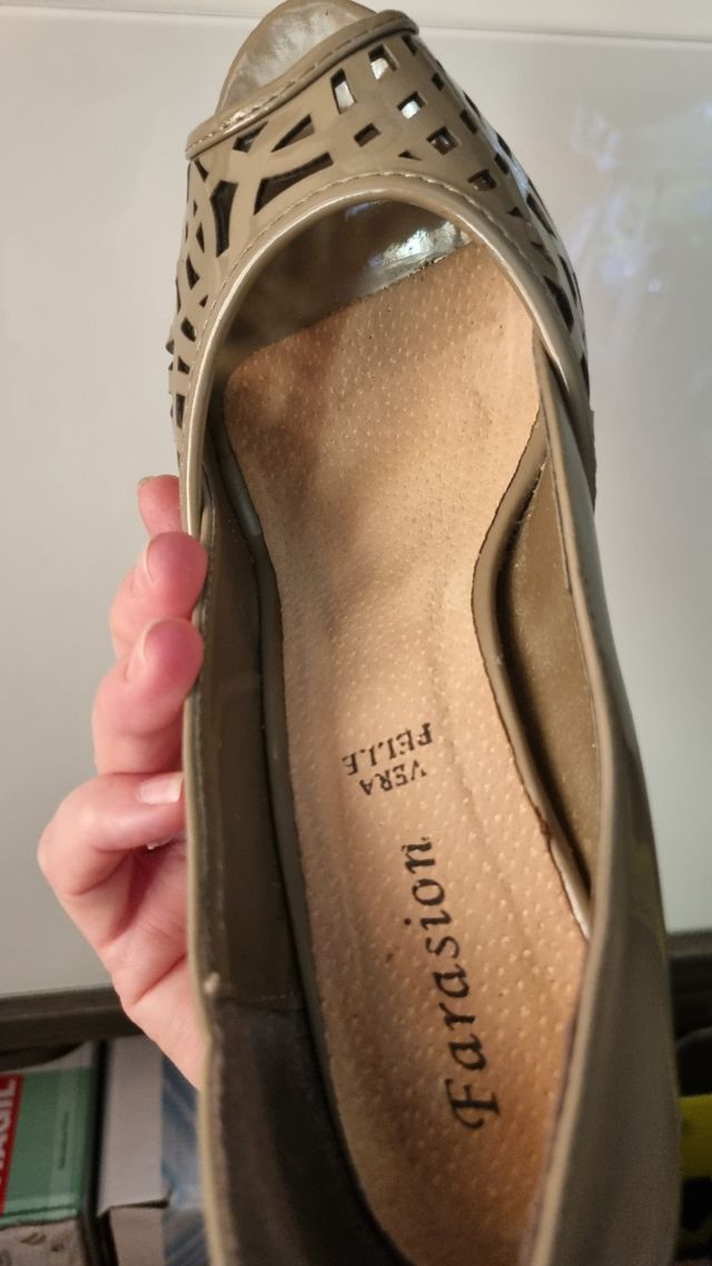 Tacones beige oscur talla 37 38