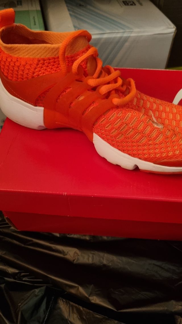 Tenis Nike color naranja