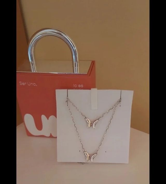 Collar 2 mariposas plata - Uno de 50