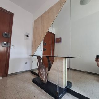 Recibidor con espejo 2x2m