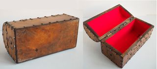 2 cassapanche in legno rivestite in pelle