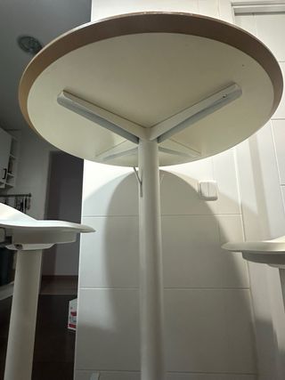 Mesa cocina redonda + 2 taburetes IKEA