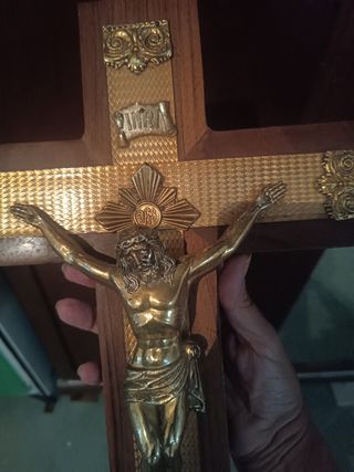 Crucifijo madera dorado