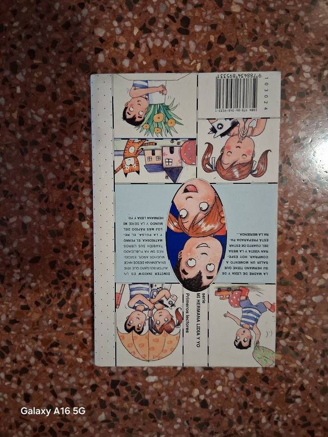 Lidia y yo ponemos la mesa