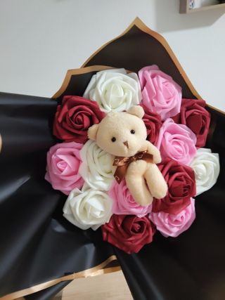 Se hacen ramos de rosas eternas