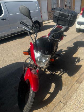 Yamaha YBR 125 roja