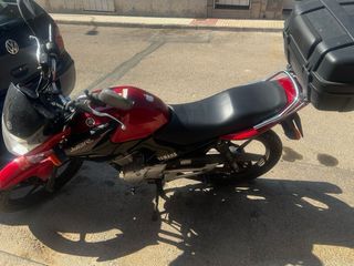 Yamaha YBR 125 roja