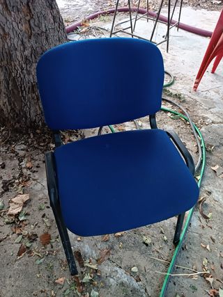 Silla oficina azul - metal y tela. 6 disponibles.