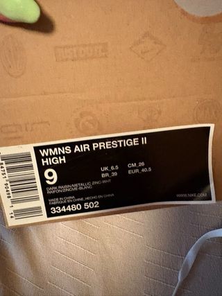 Zapatillas Nike altas blancas y moradas