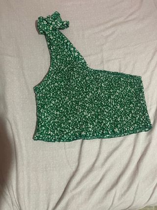 Falda y top verde con flores