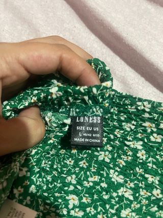 Falda y top verde con flores