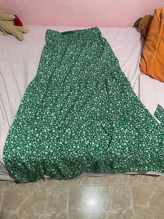 Falda y top verde con flores