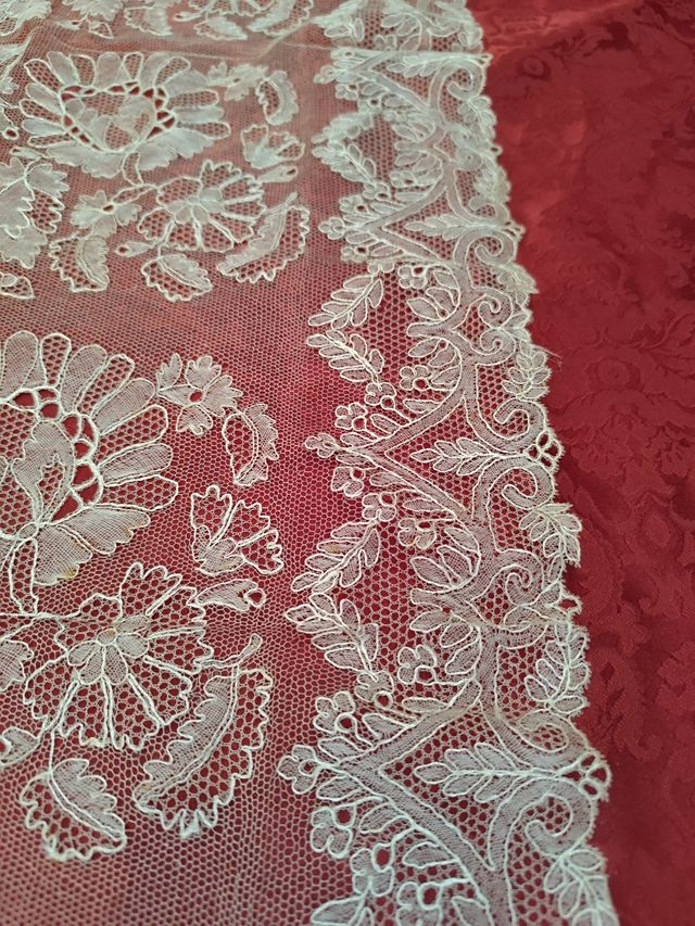 Velo antiguo bordado a mano