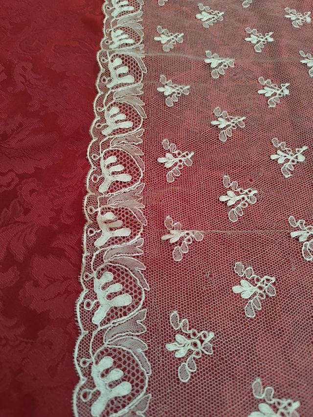 Velo antiguo bordado a mano