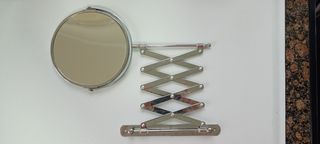 Espejo maquillaje con brazo plegable metálico
