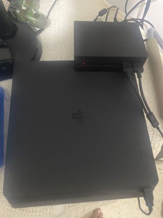 PS4 (PlayStation 4) negra mas sus gafas de VR 
